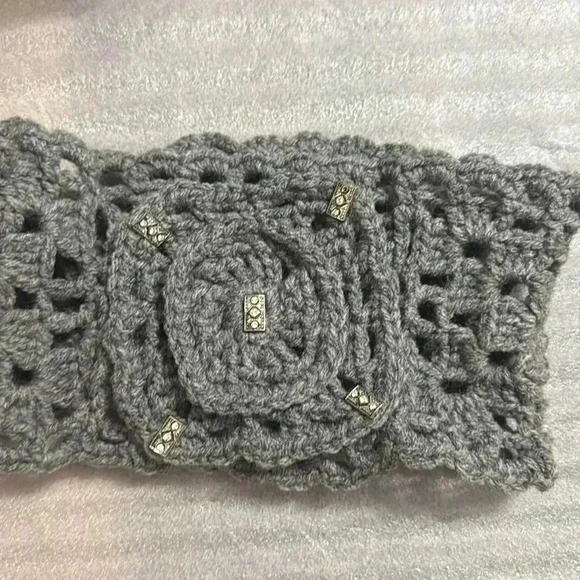 KNITTED HEAD BAND & NECK WARMER
-HAND MADE 
ADJUSTABLE SIZE - Picture 3 of 3